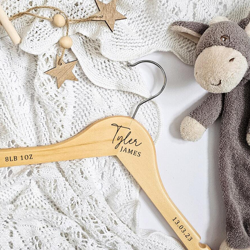 Personalised Baby Hanger Baby' - Baby Nursery Outfits recension och pris
