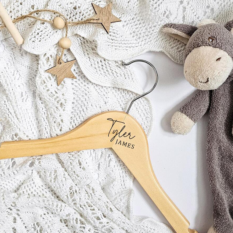 Personalised Baby Hanger Baby' - Baby Nursery Outfits recension och pris
